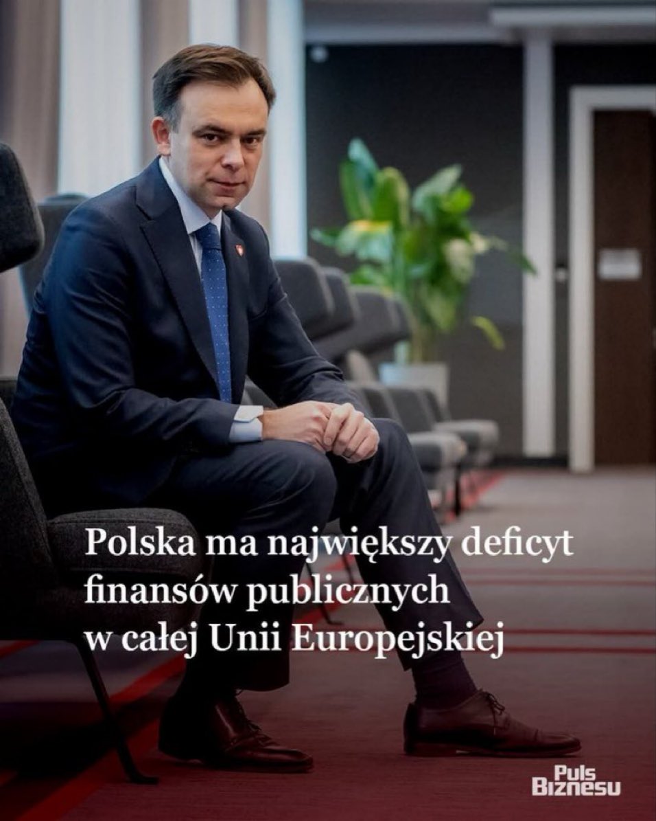 karol_karolix's tweet photo. To zadłużenie powinno spłacać tylko ci, którzy zagłosowali na tego kretyna 😡😡😡 https://t.co/Syixvb5JR2