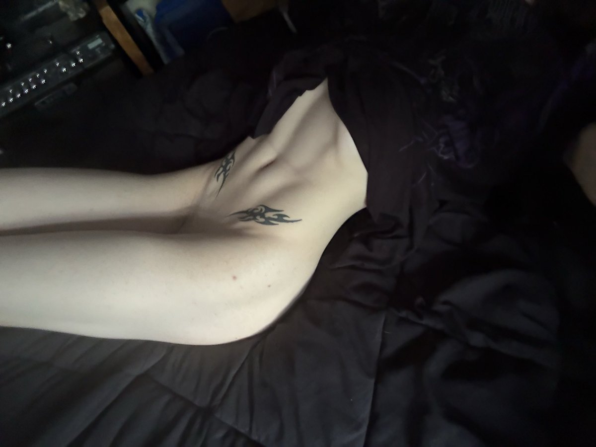 Qlfeca's tweet photo. What cutie wants to join me in bed :3 #twink #femboy https://t.co/wmNKsuFQ4A