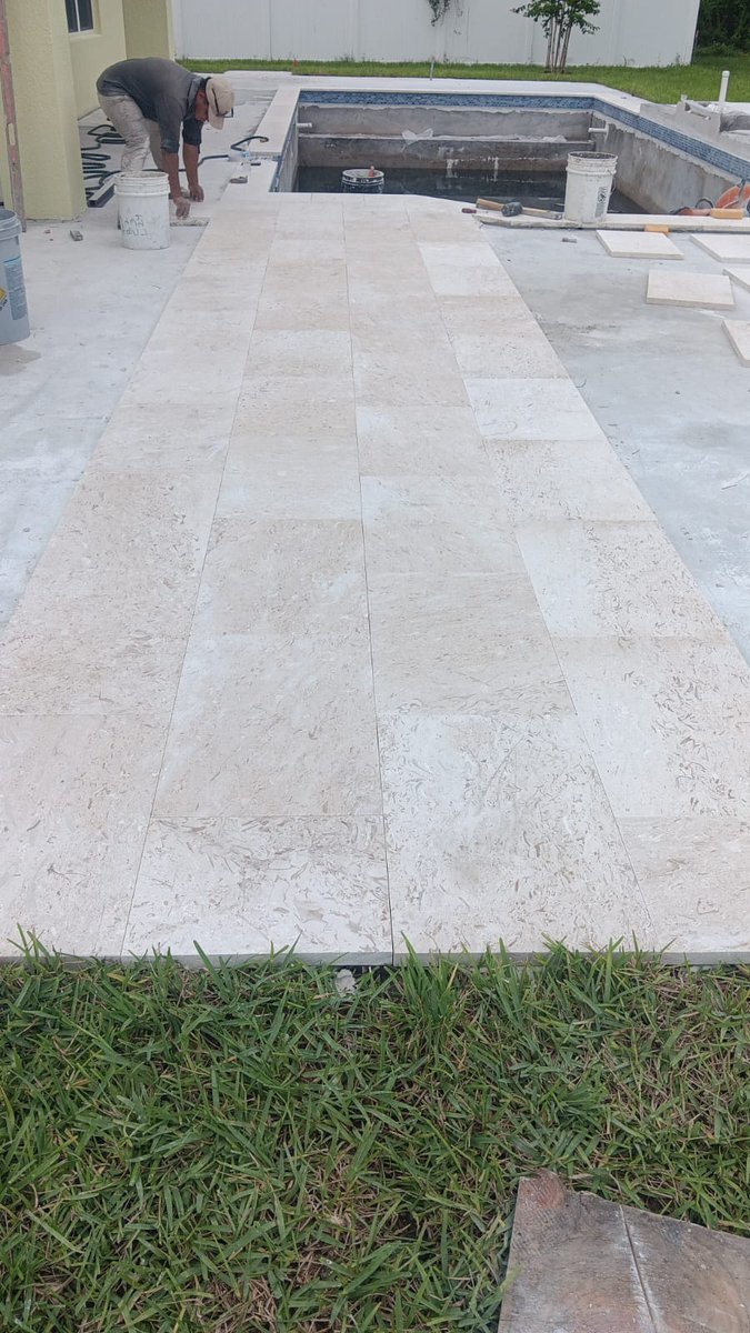 aguaconstruct's tweet photo. Luxury finishes demand the right installation, not shortcuts. 👏

With this particular color travertine, we set each paver in place with thinset, much like installing tile. Laying it directly over a standard base can allow moisture and minerals to cause unwanted discoloration. https://t.co/FCIdmN1Wbi