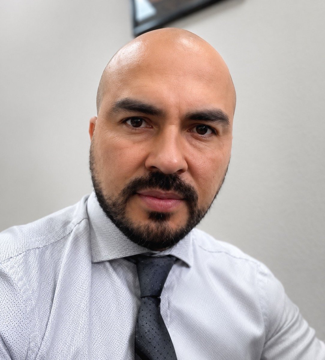 V_de_Vengaza's tweet photo. Está honorable cuenta informa.

Los señorones del polvo blanco que no es harina. Serán los encargados de construir la ciudad deportiva en los amates, Izabal. 

Gracias a la intermediación del ex ministro de cultura y deporte,Felipe Aguilar. Lograron conseguir el proyecto, Aguilar utilizó a su operador dentro del ministerio, Garcia Solares. 

Quién le entregó al ministro Luis Méndez Salinas Q. 2,000,000 en efectivo cortesía de los señorones del polvo blanco que operan en Izabal, en agradecimiento por otorgar la construcción y facilitar el dryclean de las ganancias del polvo blanco que no es harina. 

Los señorones del polvo blanco que no es harina, que operan en territorio de Izabal serán los financistas de Aguilar para la campaña electoral.

#LaVenganza