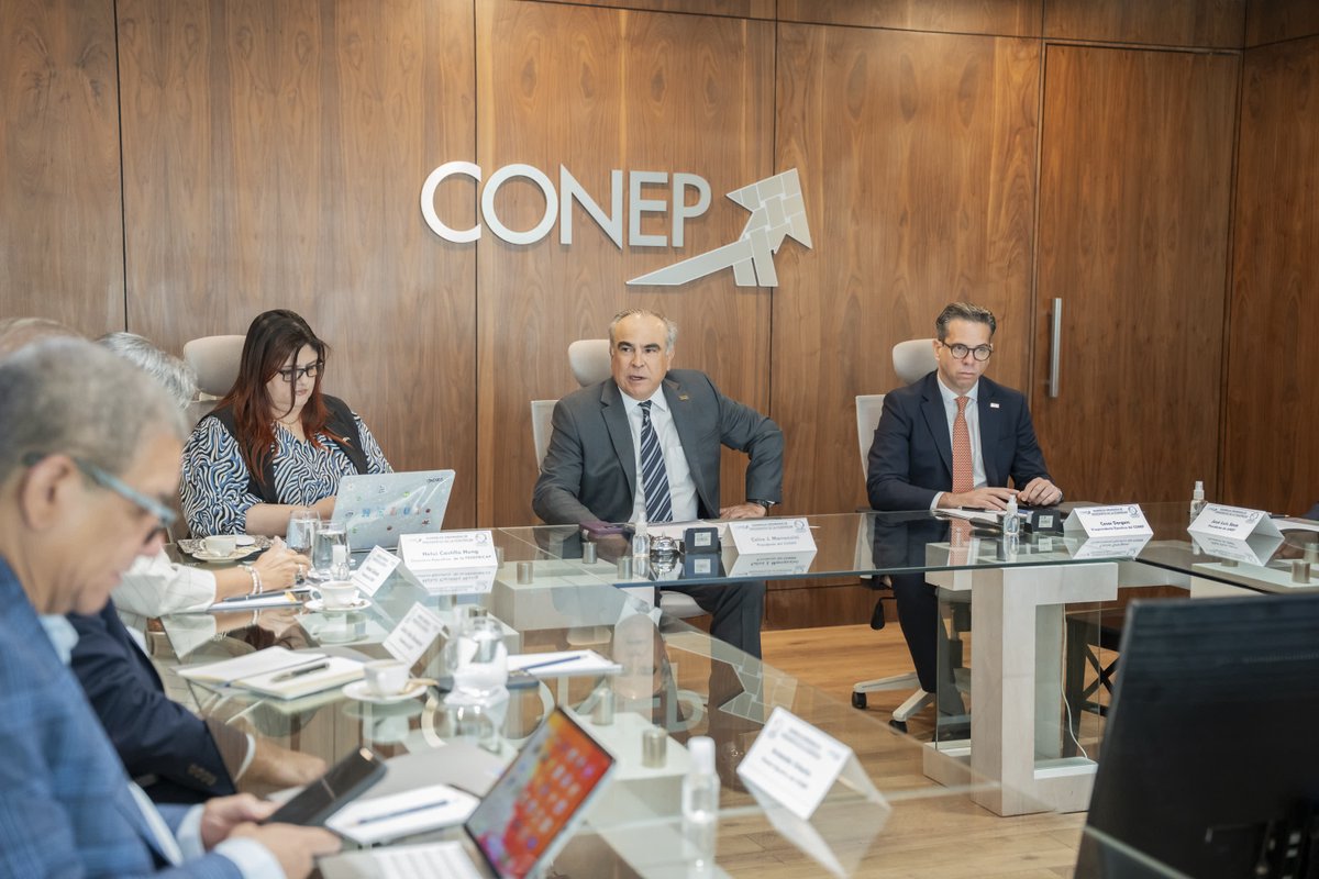COHEPHonduras's tweet photo. La presidenta del #COHEP, Ing. Anabel Gallardo, el Abg. Armando Urtecho López y Lic. Helui Castillo participaron en la Segunda Asamblea Ordinaria de #FEDEPRICAP, realizada en Santo Domingo, República Dominicana. 🌎🤝 @FEDEPRICAP_CA 

El encuentro reunió a líderes empresariales de Centroamérica, Panamá y República Dominicana para impulsar la integración regional, facilitar el comercio, atraer inversiones y fortalecer la competitividad. Además, se celebró la reincorporación del CONEP de Panamá.

Como parte de la agenda, participaron en el Foro Internacional META RD 2036, enfocado en innovación, productividad, inversión y desarrollo sostenible.

La unidad empresarial y la cooperación regional son claves para generar más oportunidades para nuestros países.

#IntegraciónRegional #Competitividad #SectorPrivado
