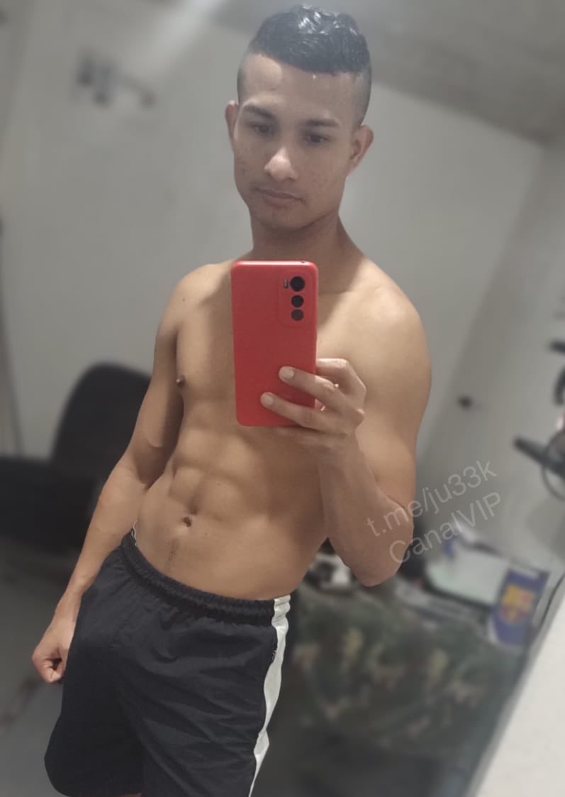 MachoBaits2027's tweet photo. Éste macho 😍 y muchos más aquí👇🏼 💦 

🟣 https://t.co/yoqd92dyLp 

🔵 https://t.co/NwzP2vGokh  Canal VIP 🔥

#heteroengañado #heterosengañados #vergon #str8 https://t.co/hPq157bq0V