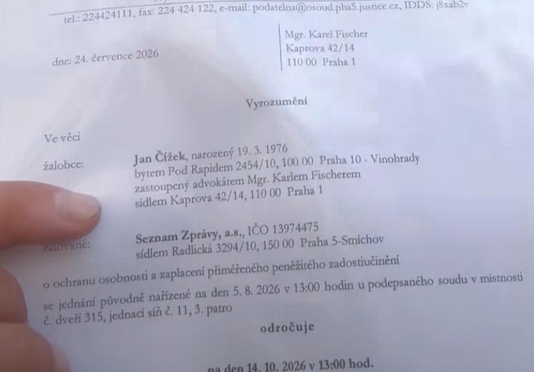 PrasmanDunka's tweet photo. Tak podle vyrozumění soudu, které ukazujete, není Jindřich Šidlo vůbec žalovaný, žalovaným jsou Seznam zprávy, takže lžete. A nemáte tým právníků, ale jenom kolegu Karla Fischera, takže opět lžete, ale pozdravujte ho ode mne, bude vědět. A k tomu soudu jste nemusel dramaticky chodit, odročeno to bylo už 24.7., takže je to zbytečné divadlo z Vaší strany.