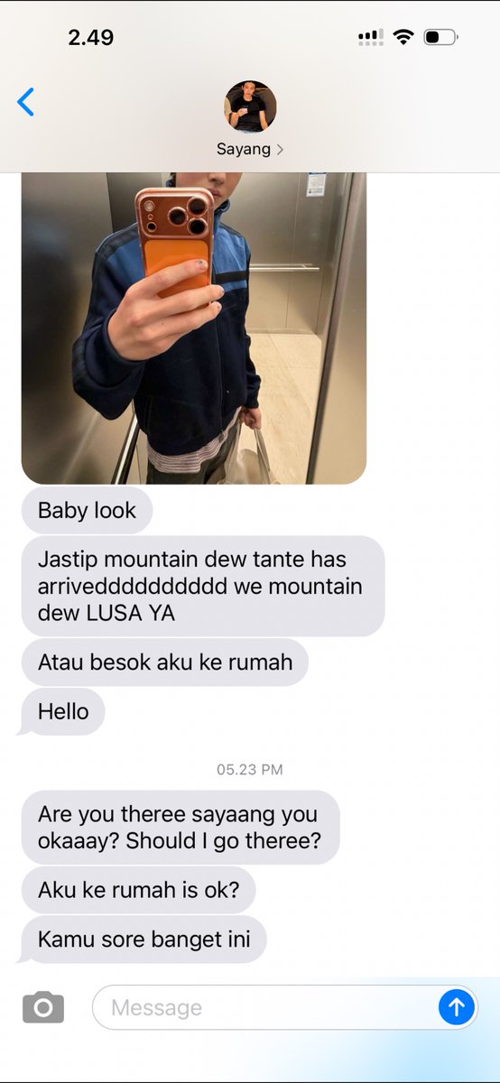 keonutty's tweet photo. WHY SO MAAAAAAAAD / HyeonKeon https://t.co/w6R6n7P2p3