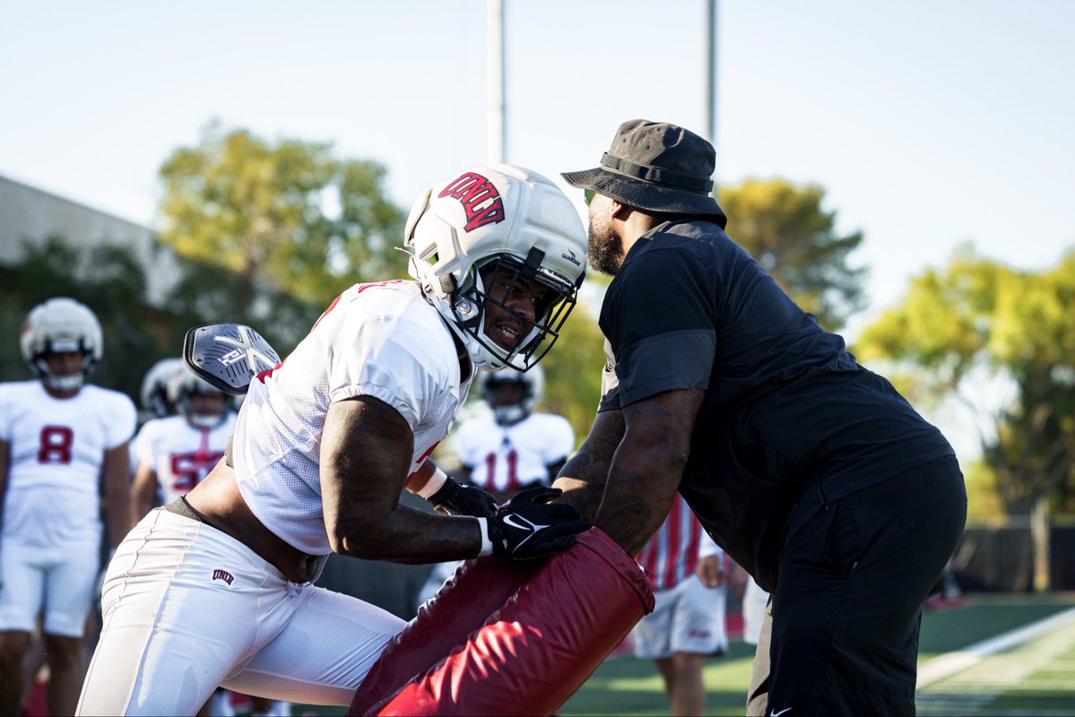 unlvfootball's tweet photo. Midweek work 🤌 https://t.co/O5mSGbPKEW