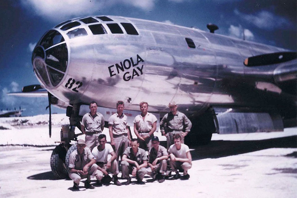 ron_eisele's tweet photo. Enola Gay at Tinian, with crew members. https://t.co/P4GhpTIKXO