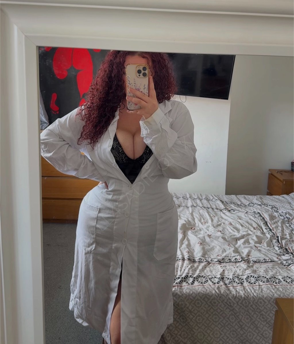 all4sadie's tweet photo. who’s going to be my new finsubject? 🧪🥼👩🏻‍🔬 https://t.co/4WUNyTk8FJ
