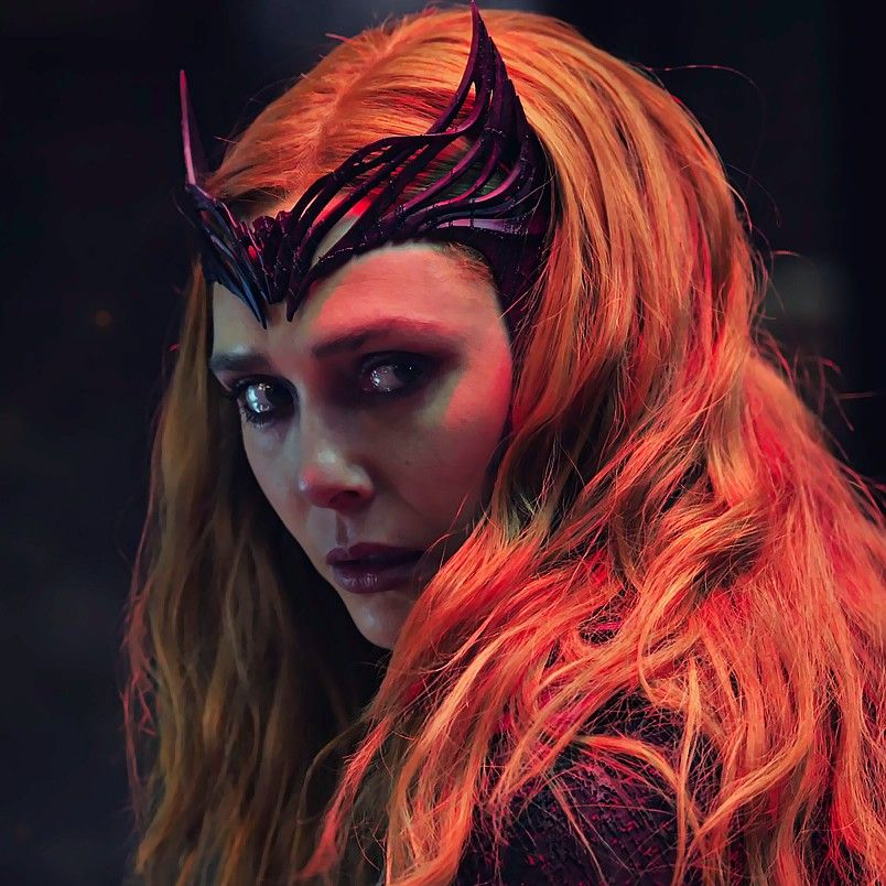 BruceWayne9851's tweet photo. No one in the MCU has a more menacing yet beautiful presence than Wanda Maximoff. https://t.co/bRcJ0cOud2