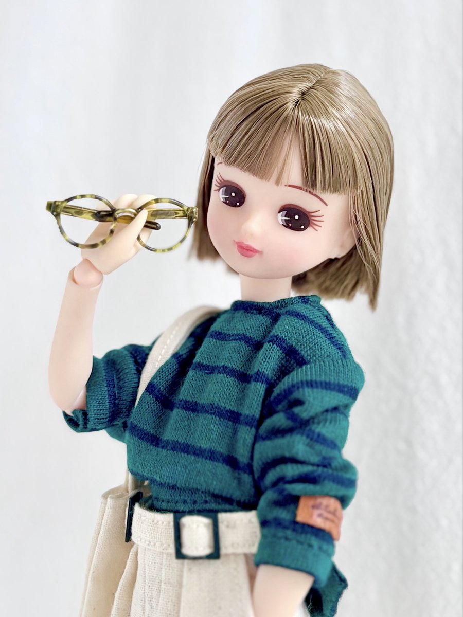 kananavy's tweet photo. オシャレメガネを
手に入れたリカちゃん。
なんと…畳めるっ！

#リカちゃん 
#リカ活 
#knm_handmade https://t.co/TBNRxDKif5