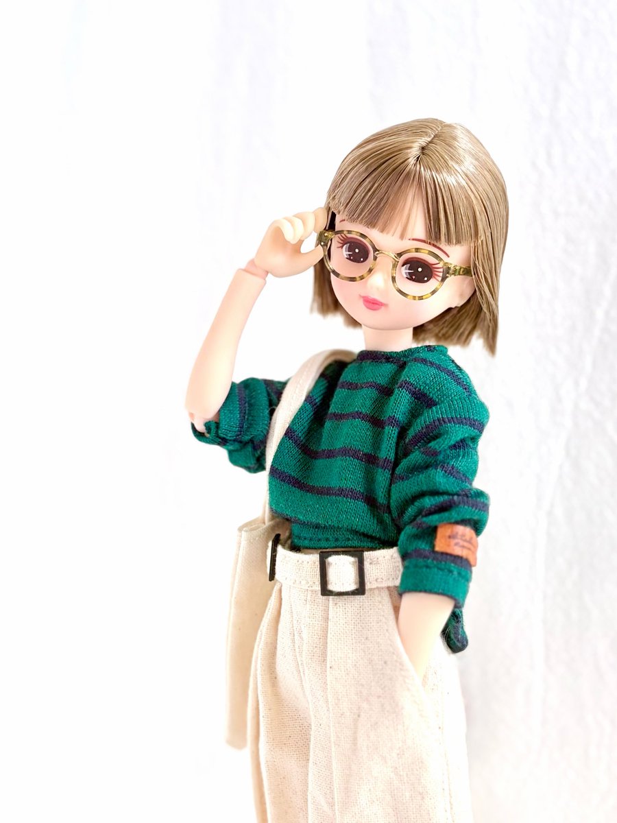 kananavy's tweet photo. オシャレメガネを
手に入れたリカちゃん。
なんと…畳めるっ！

#リカちゃん 
#リカ活 
#knm_handmade https://t.co/TBNRxDKif5