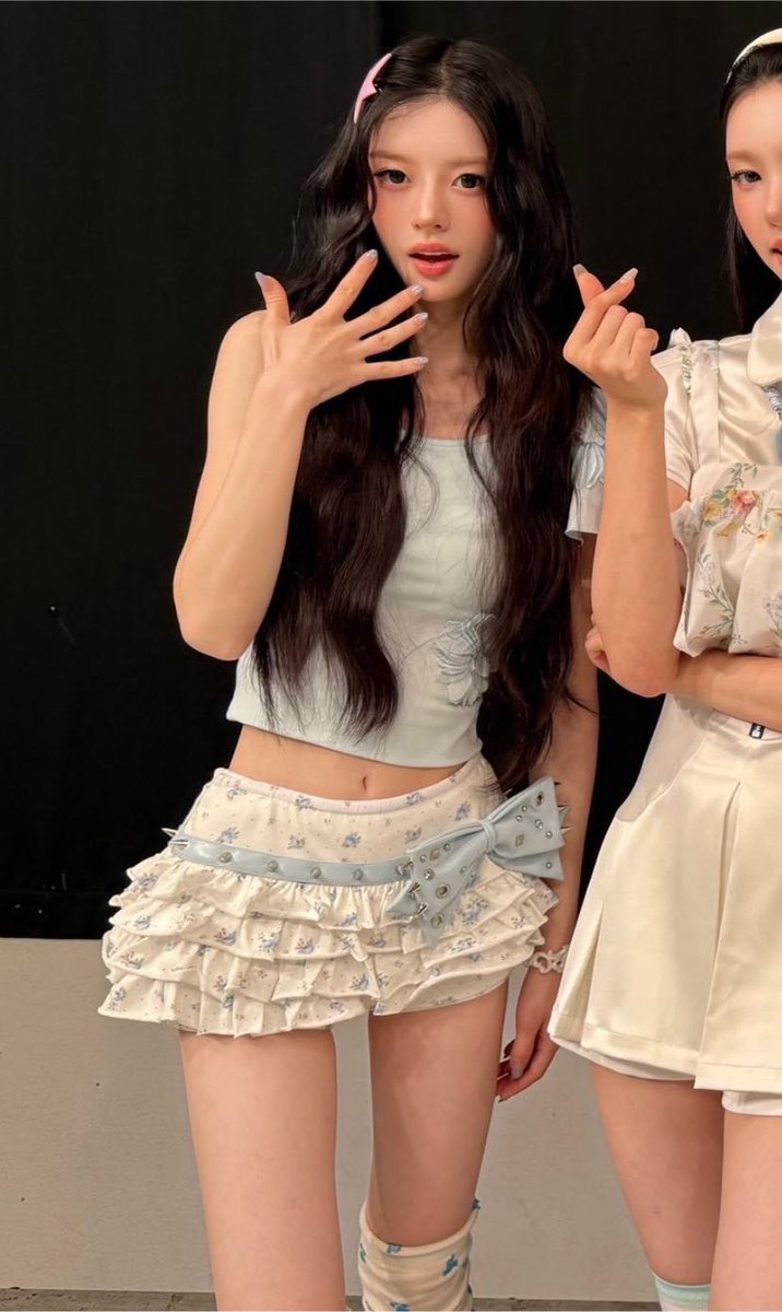 candiedcherris's tweet photo. 𓐇˚ִִ𓈒 #edrtwt #moothunt #promotwt 
looking for moots ಇ.

𓂃 ࣪˖ 08 , b/p a.n.a 

￫ revenge wl + glow up before school 😭
￫ k-pop multistan !!
￫ im active and interact :3
￫ 60kg sw , 45kg gw (5”1)
￫ dm to be in steps app gc ♡

ෆ / ⟳ to be moots (˶>⩊<˶) https://t.co/gVEcn0wVtv