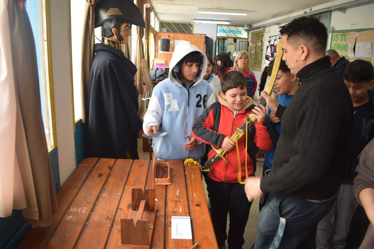 JoseAlessi's tweet photo. 🇦🇷 La vida de José de San Martín merece ser contada todos los días 

Hoy compartimos la Muestra "Miremos la historia" en la Escuela Primaria n° 18 de Almirante Brown.

¡Gracias a toda su comunidad educativa por recibirnos! https://t.co/RPdc4v92Us