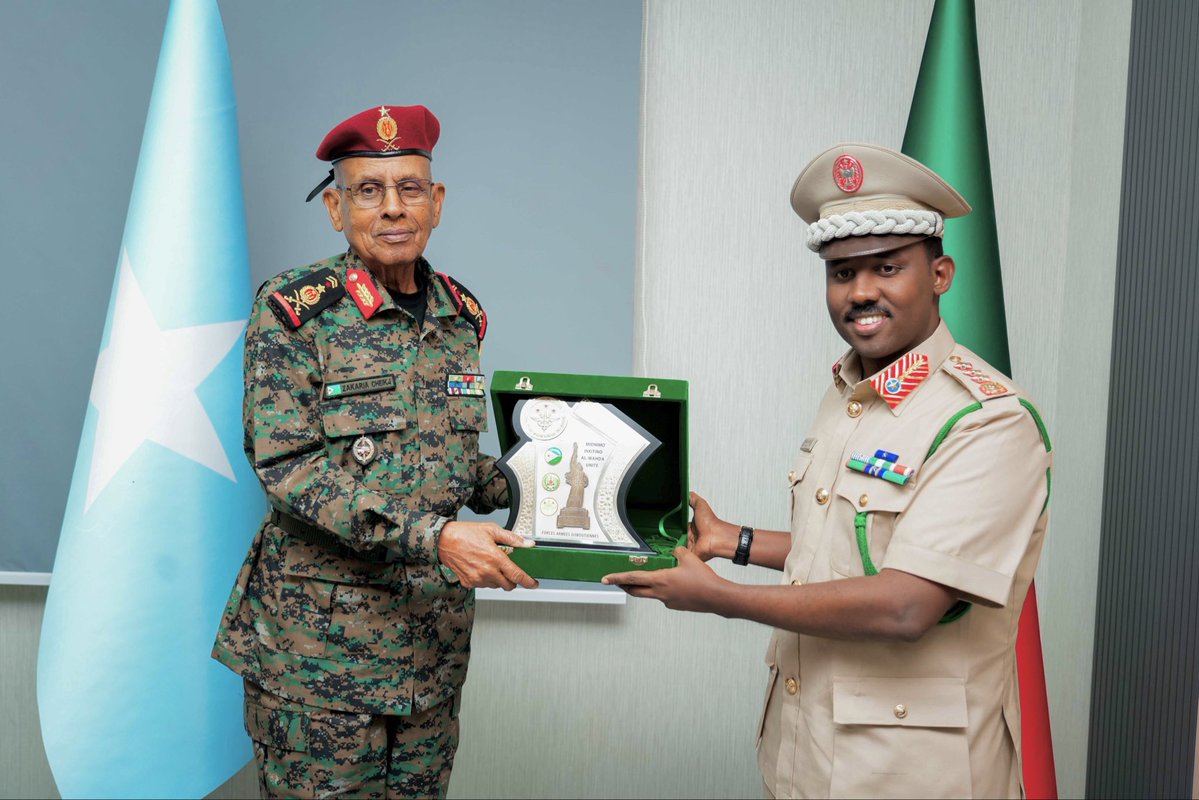 SONNALIVE's tweet photo. The Commander of the @SNAForce, Brig. Gen. Ibrahim Mohamed Mohamud, received the Chief of the Djiboutian Armed Forces, Gen. Zakaria Sheikh Ibrahim, in 😳#Mogadishu to strengthen security cooperation. https://t.co/LOkVghMVZ1