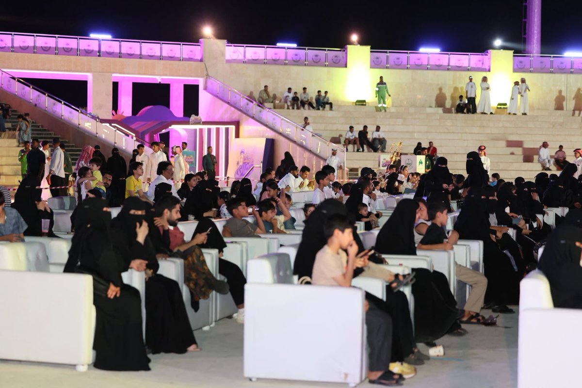 NBM_GOV's tweet photo. بصوت عذب وأجواء مليئة بالبهجة..
المنشد عبدالمجيد الفالح يطرب جمهور مدينة #عرعر في ثالث ليالي فعاليات #صيفنا_شمالي بمركز الأمير فيصل بن خالد بن سلطان الحضاري 

#أمانة_منطقة_الحدود_الشمالية https://t.co/Wk6kzGwAjd