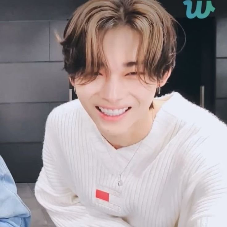 Jayparkelotitob's tweet photo. Por favor no apagemos el brillo de la sonrisa de nuestro Maknae , queremos que sonria como antes , yo se que las engenes verdaderas entenderan esto y tomaran conciencia ❤️‍🩹 https://t.co/Pqelisko6e