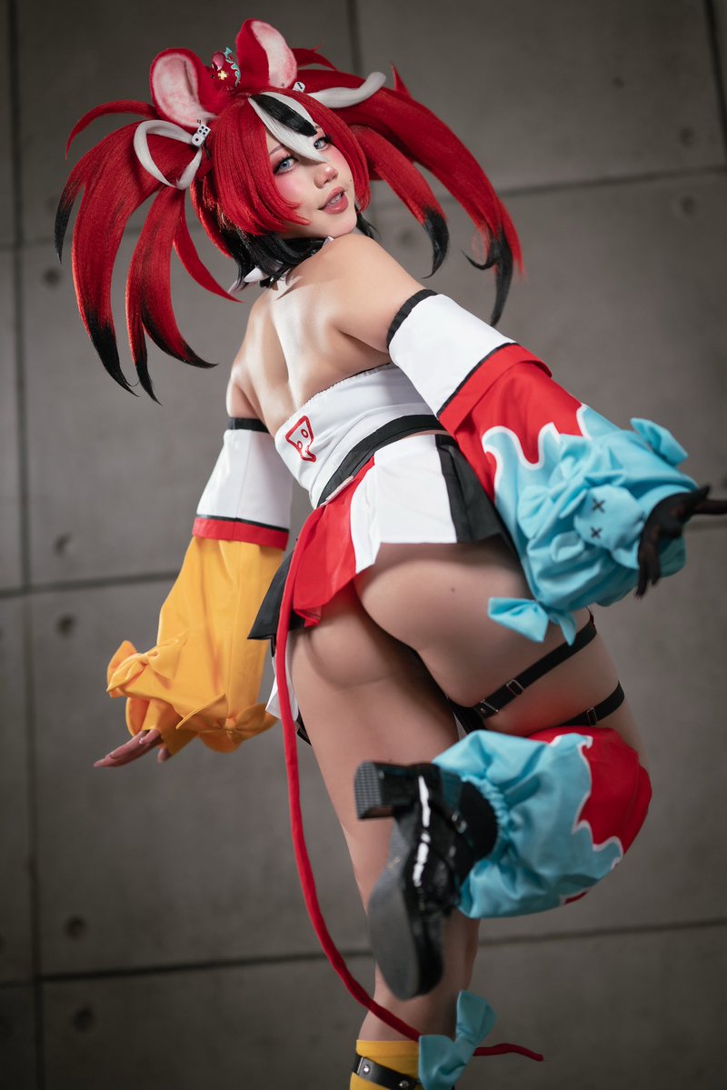 danisaurzx's tweet photo. months before this shoot i locked in hard at the gym… can u tell? :3 https://t.co/5laV1YHD8q
