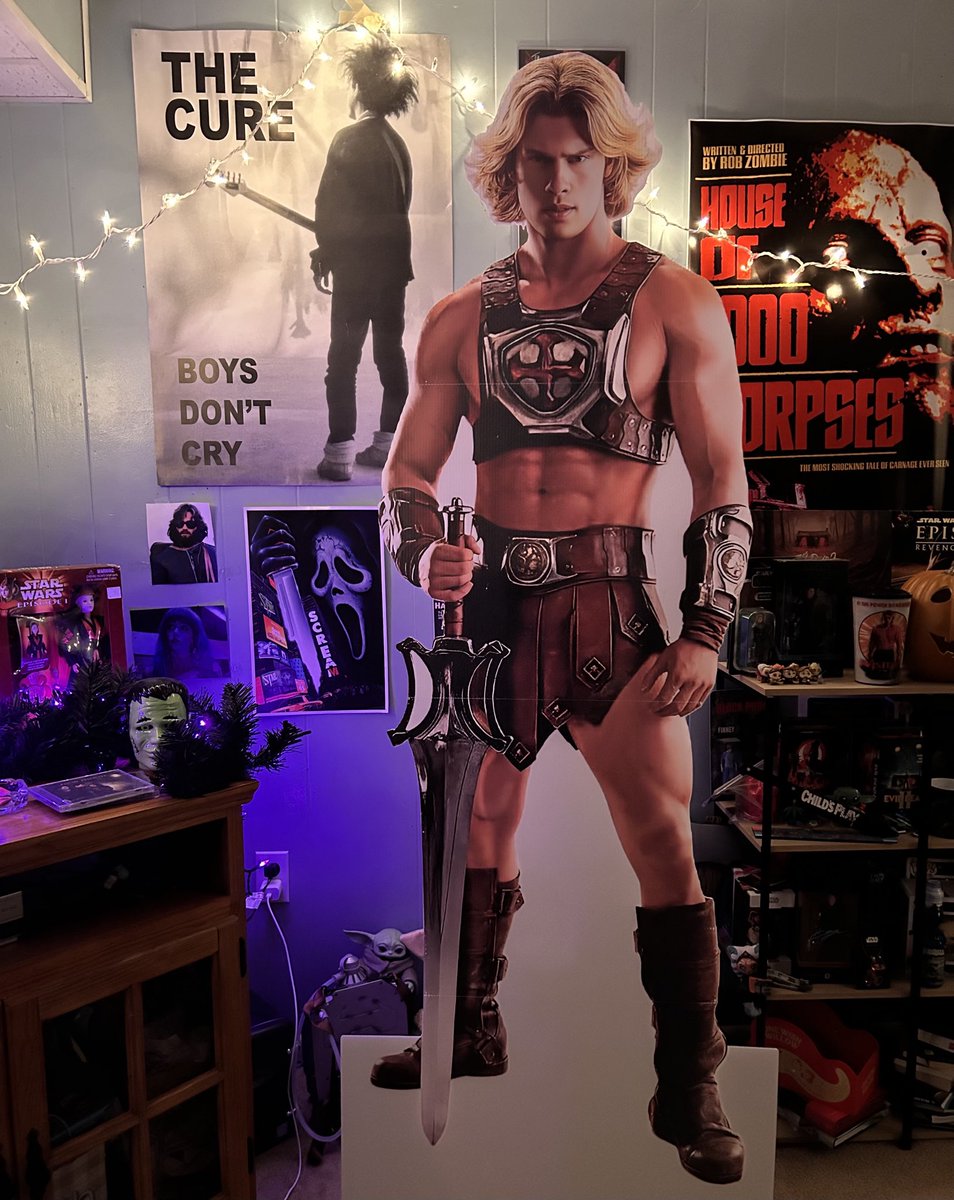 cntariogothic's tweet photo. girl, life is crazy because why do I have a 6ft he-man cutout standing in front of me right now https://t.co/EvzYF8lggj