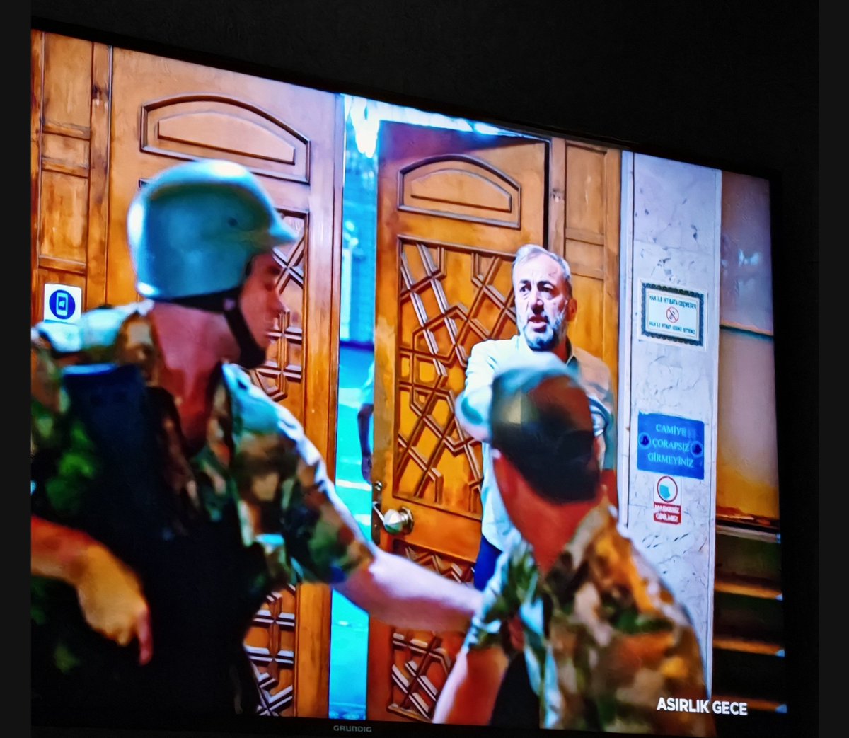 ozanpsl55's tweet photo. "Asker, komutanını al, kışlaya. "
Ankara Polatlı Cami
#AsırlıkGece https://t.co/9ScYffhBCO