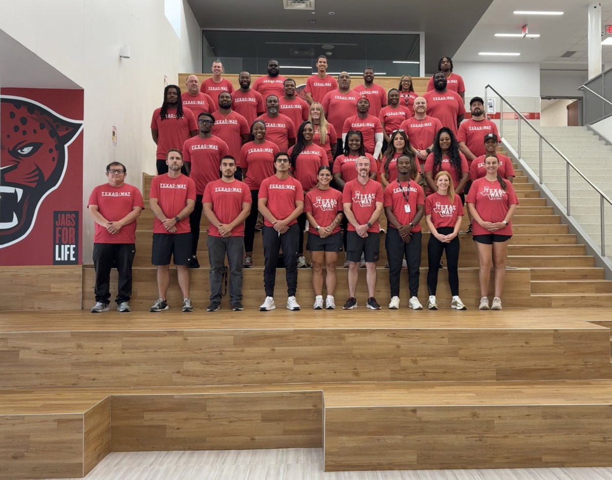 Coach_Collins15's tweet photo. ‘26-‘27 Horn Jaguar Coaches are ready to lead the #TEXASWAY ‼️‼️ 

#JFL #THESTANDARD  #Horntexas https://t.co/axTJ0FSnpb