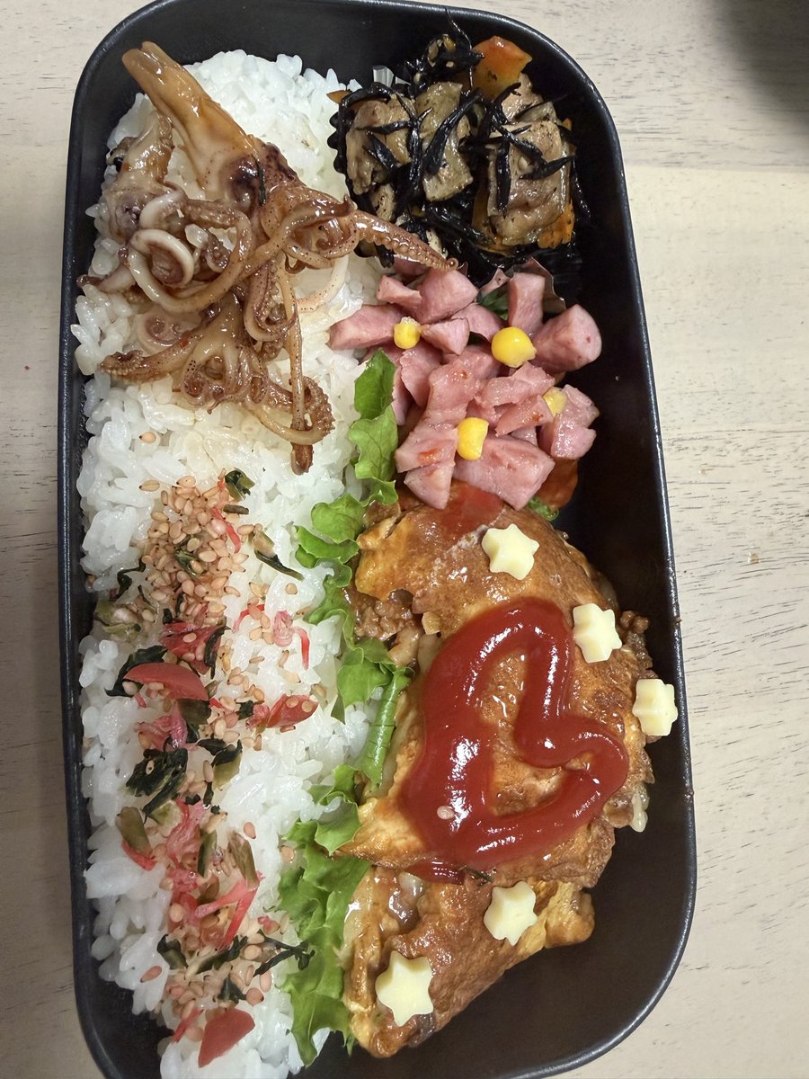 03280708E's tweet photo. 8/6 おはようございます♪

甲子園始まりましたねぇ！
チビにこの場面の時の親はめちゃくちゃ緊張するんよなって言ったら、俺は、足震えとる時あるからなって

聞かないと分かりませんね❤︎

今日も楽しんで行ってらっしゃい
#男子高校生弁当
#お弁当日記
#会社に現れた迷子のインコちゃん https://t.co/FHDeCtX78T