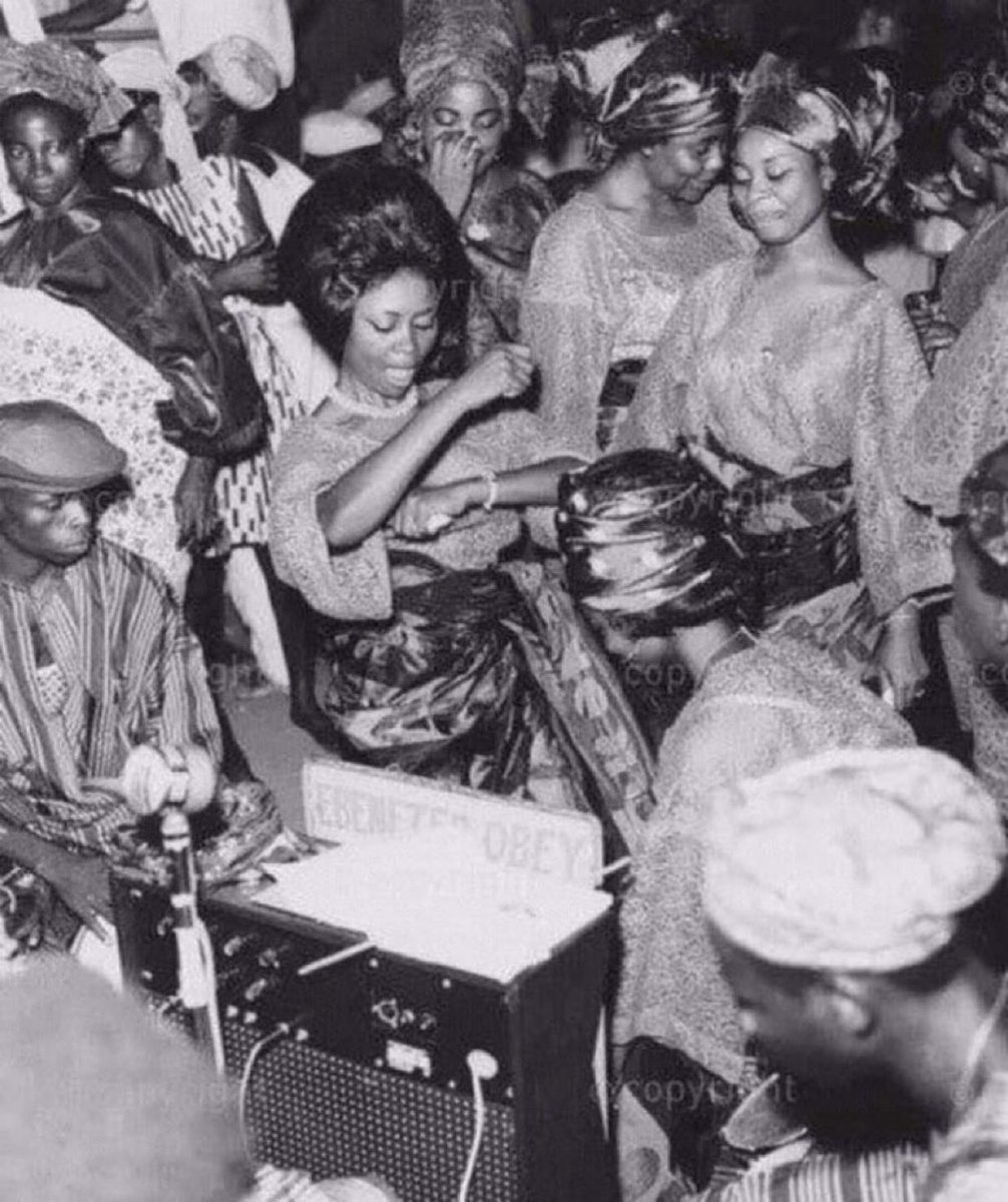 NigeriaStories's tweet photo. Beautiful 😍 Women dancing and enjoying themselves at a night club in Yaba, Lagos. Nigeria 🇳🇬 (1967) https://t.co/t8PtiG7MlS