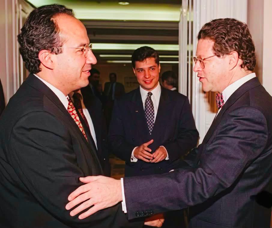 ElFranky_'s tweet photo. 1.nueve millones de pesos le costaba al erario público el hablar maravillas del espurio ahora entienden su ardor https://t.co/BFLPKpWe8o