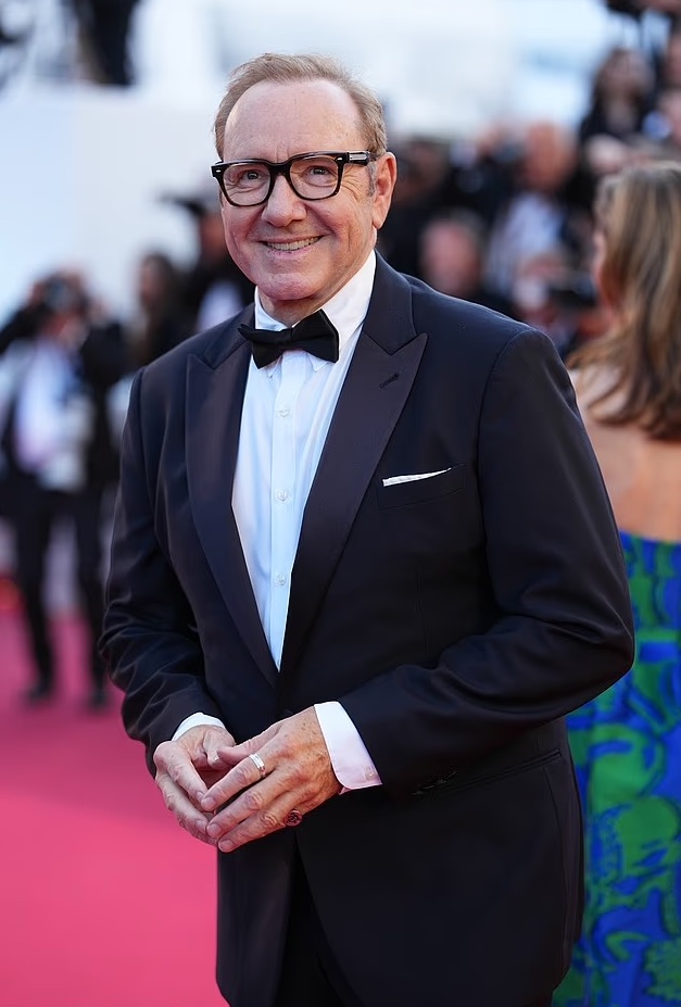 EmmaPeel_Knight's tweet photo. @1elevatoronly @KevinSpacey @KevinSpacey is more than a good actor.🎭
He is the ultimate deal.😎
#Europe🇪🇺is aware of his great talent.

In fact, #Hollywood wouldn't even exist without the #European🇪🇺talents who made important films in the #USA🇺🇸.  By the way: most of them were #Austrians🇦🇹 https://t.co/pQM1QEmwjr