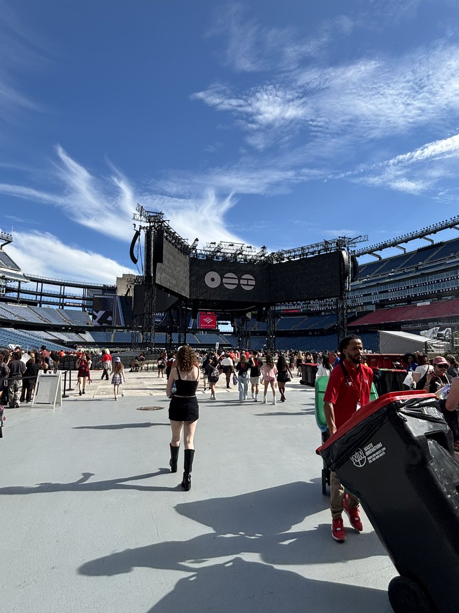 Scipurple1989's tweet photo. Soundcheck @GilleteStadiums 💜💜 #BTS_ARİRANG https://t.co/Fxfzql5iMD