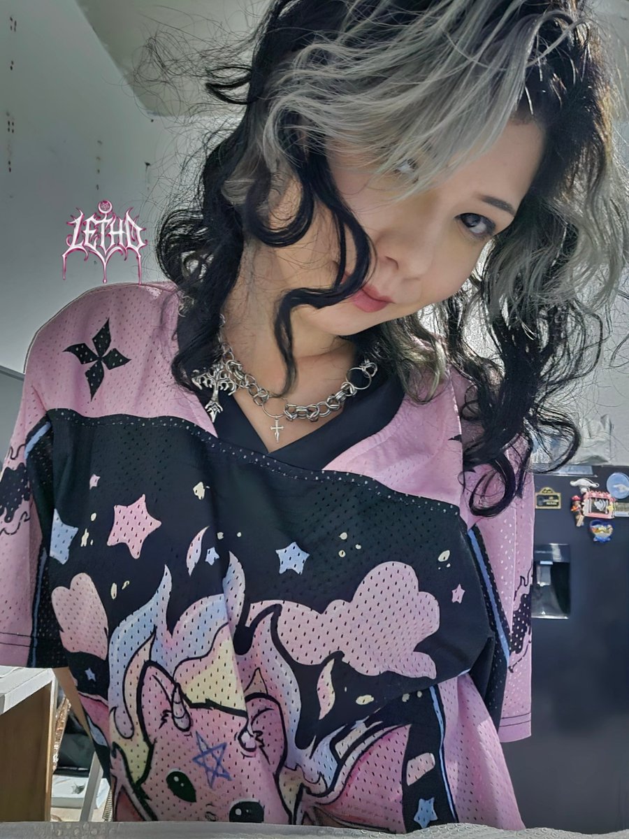 Letho_Ku's tweet photo. Buenas buenaaaas aca presumiendo estos Jerseys que si estan bien bonitos, se ven luego bien nacotes pero bien bonitos, mas en Prime UwU recuerda suscribirte pa verme mas y charlar sisisi https://t.co/1Voem8zMvP