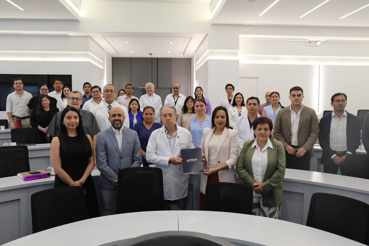 Caces_Ec's tweet photo. La presidenta del #CACES, Ximena Córdova, junto al equipo técnico, visitó la @UEES_ec y @UnivEcotec para presentar los resultados de la primera convocatoria 2026 del #EHEP. Estos espacios fortalecen el diálogo y la mejora continua en la educación superior. https://t.co/zLHY1uc5ri