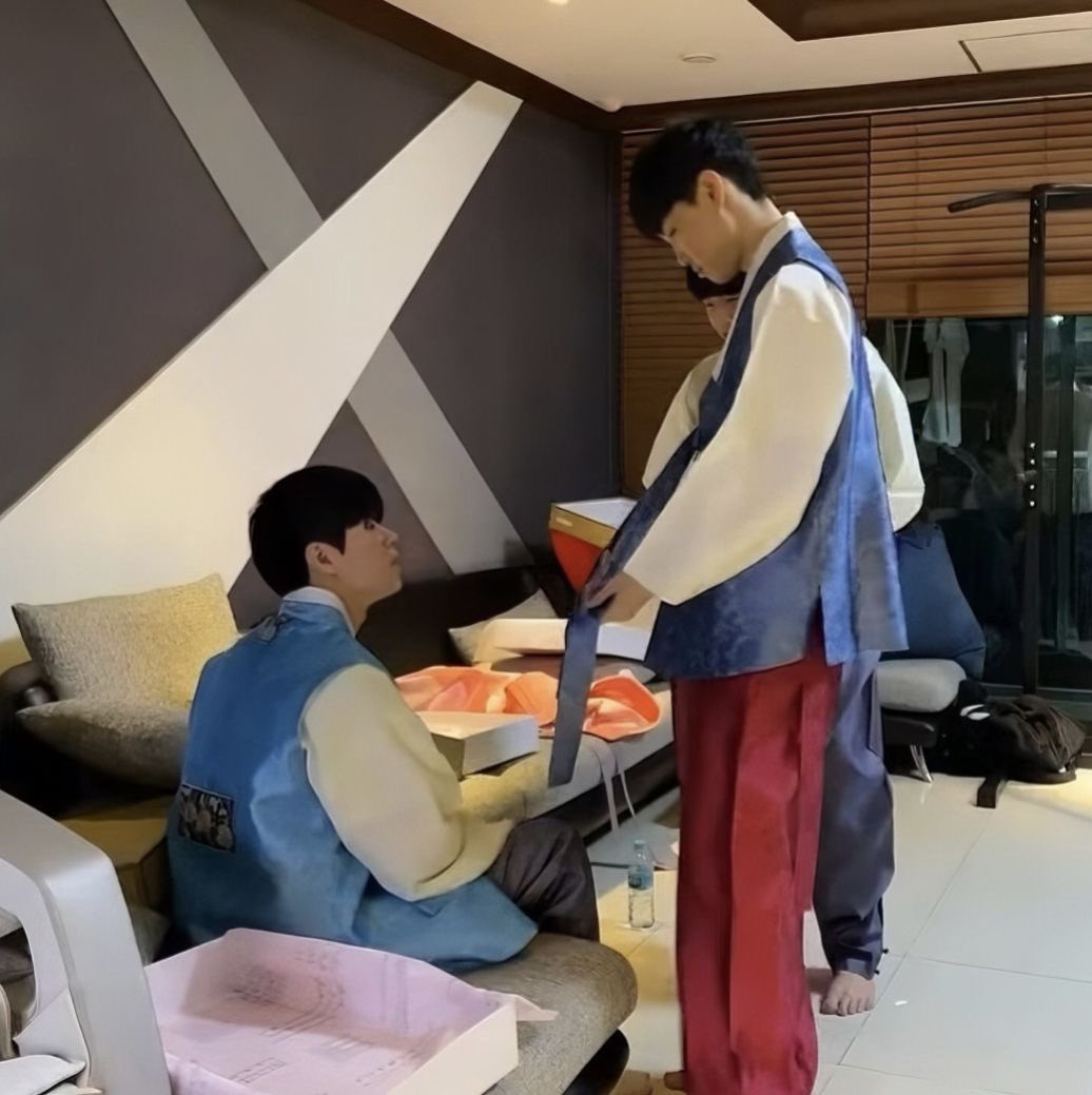 kiinpaghetti's tweet photo. I will never get over how deft birthed, raised, and mothered chovy as his dumbass teenage son https://t.co/dsSZ0iWQRP