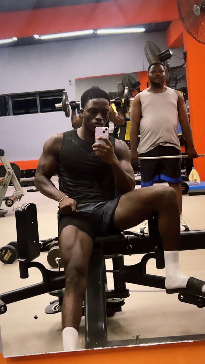 dola_exe's tweet photo. Showed up to train legs after running in the morning https://t.co/ua6NFsTQUf
