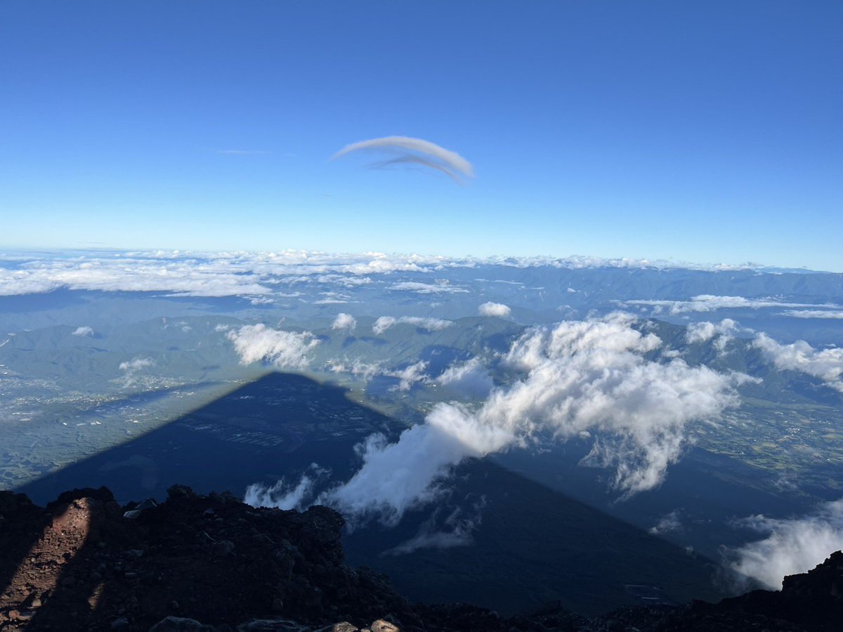 Fuji_Tozan's tweet photo. おはようございます。今朝の富士山からの夜明けです。 https://t.co/SduZpCuUIP