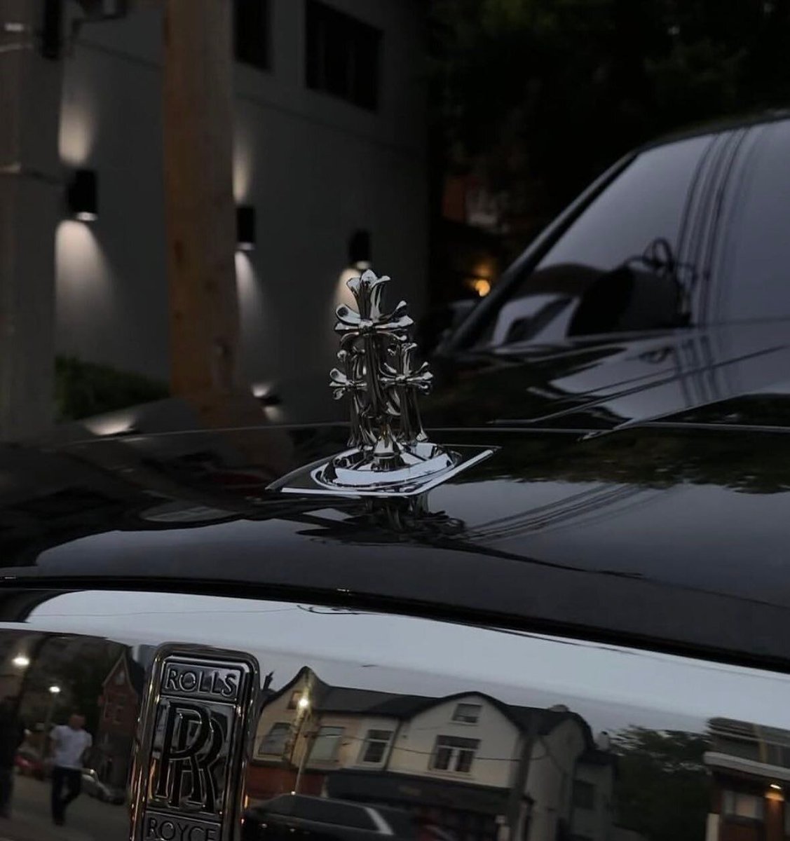 JustFreshKicks's tweet photo. Drake's $3 million Chrome Hearts Rolls Royce Cullinan https://t.co/sqemMVn8DO