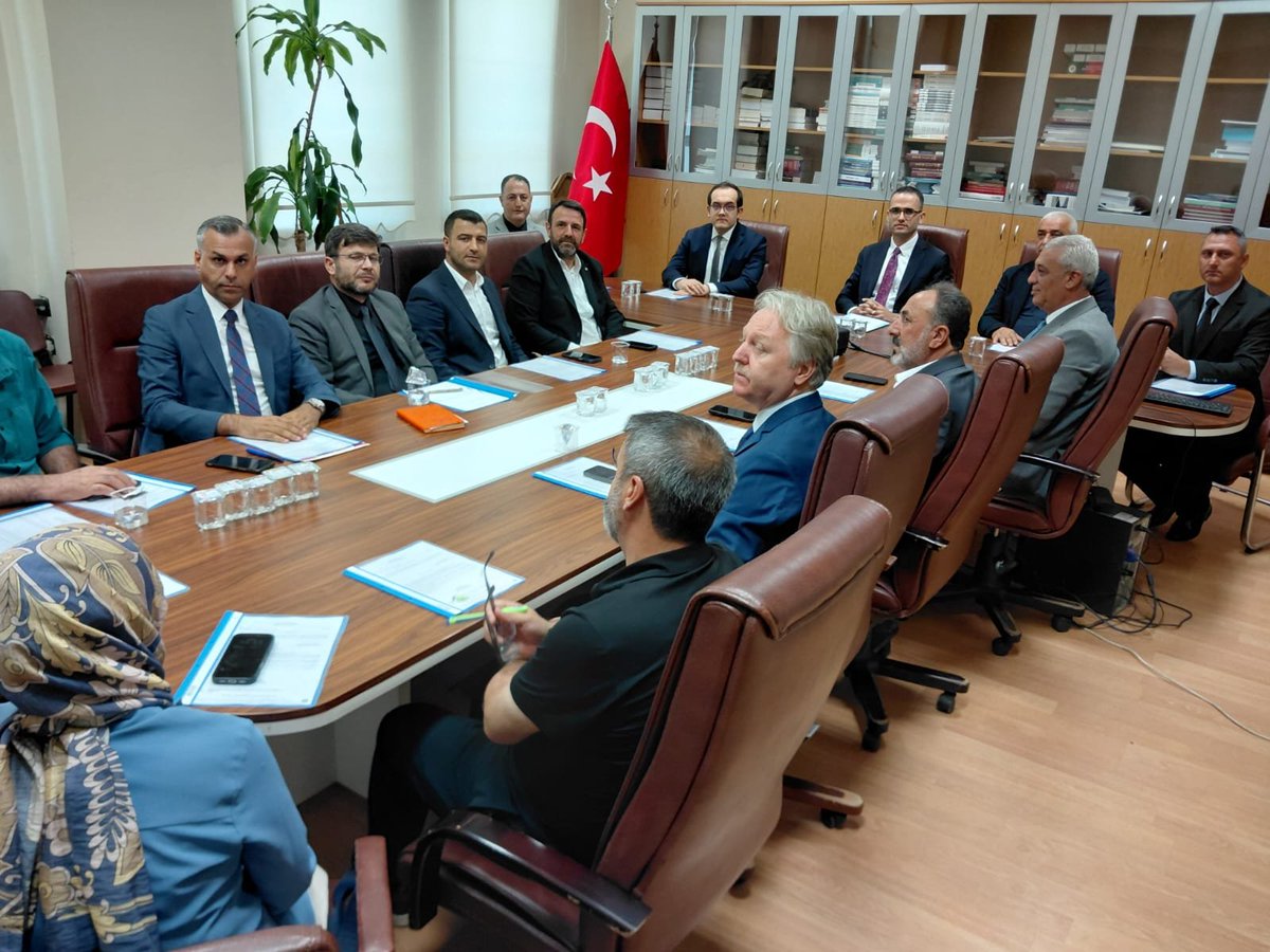 Bingol_DSM's tweet photo. 3. Dönem Koruma Kurulları toplantısı Cumhuriyet Başsavcısı Uğur AKIN Başkanlığında gerçekleşti.
yükümlülerin yen topluma kazandırılmasına yönelik çalışmaların yapılması konularında kararlar alınarak, toplantı iyi dilek ve temennilerle sonlandırıldı. https://t.co/a8hoqYcQ0b