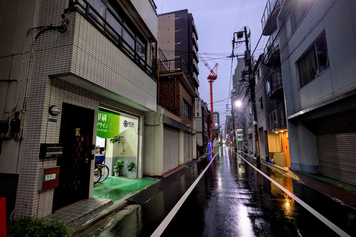 _moonterrace's tweet photo. 恒例。お盆休み前の納品ラッシュが極まってまいりました。 #徹夜 https://t.co/3pfOViQ2FS