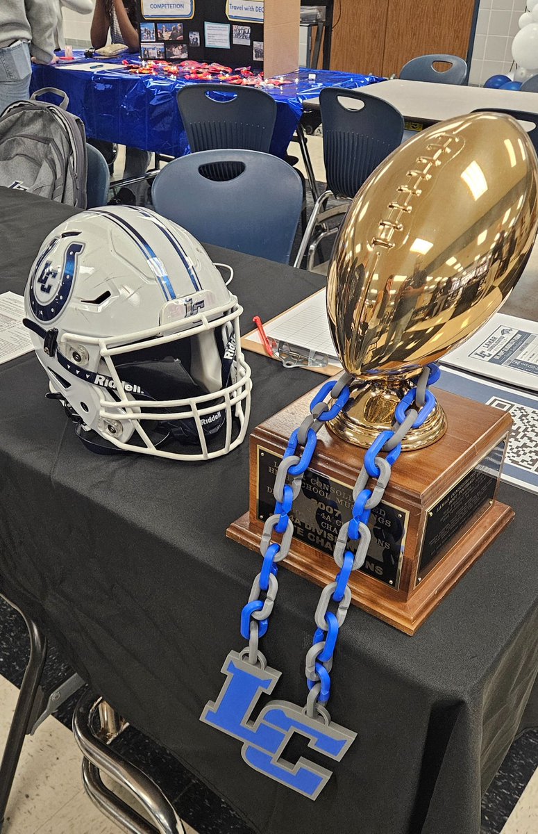 LCHS_Mustangs's tweet photo. Swing by the football table during student orientation tonight and get info on the season and the program! #WinTheDay https://t.co/C9EhzqIb4V