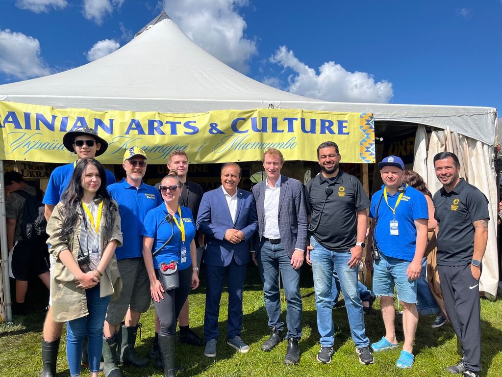MarcMillerVM's tweet photo. Le @EdmHeritageFest est un évènement incontournable du milieu culturel dynamique d'Edmonton, célébrant les gens, les histoires, les cultures et les traditions qui façonnent un Canada fort et résilient. https://t.co/ynjG8wpyn1