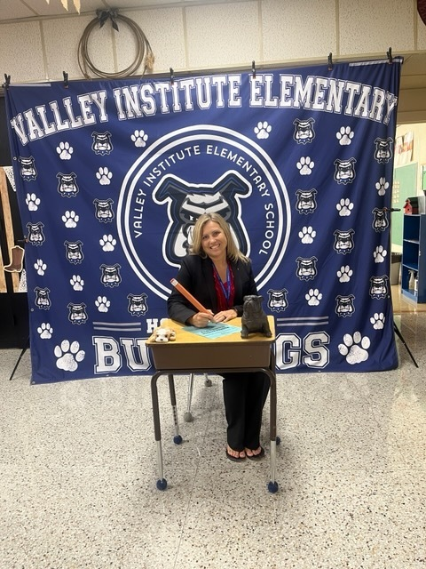 VIESBulldogs's tweet photo. The rodeo is in full swing here in the Valley!  Be sure to stop by and meet your teachers, make some trail mix, and see all the beautiful decorations!  Be sure to drop your open house pictures below! https://t.co/vFJy00TLjK