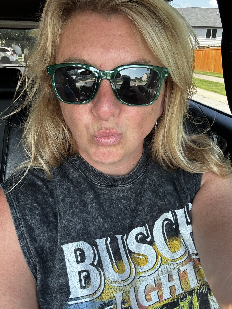 justbeingbeth3's tweet photo. Nothing says end of summer more than a bush light tank top at the pool!!! https://t.co/pP5SxCKBQf