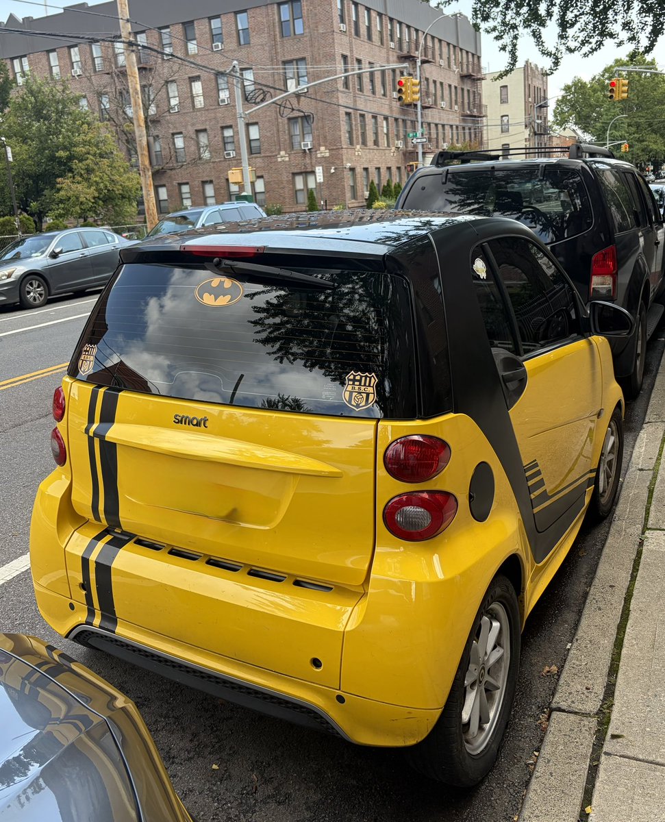 HarryHaris48861's tweet photo. Saw this car, it’s almost like the Smart Car version of Bumblebee from Transformers. #SmartCar #car #cars #Bumblebee #Transformers https://t.co/sotNFCtrm3