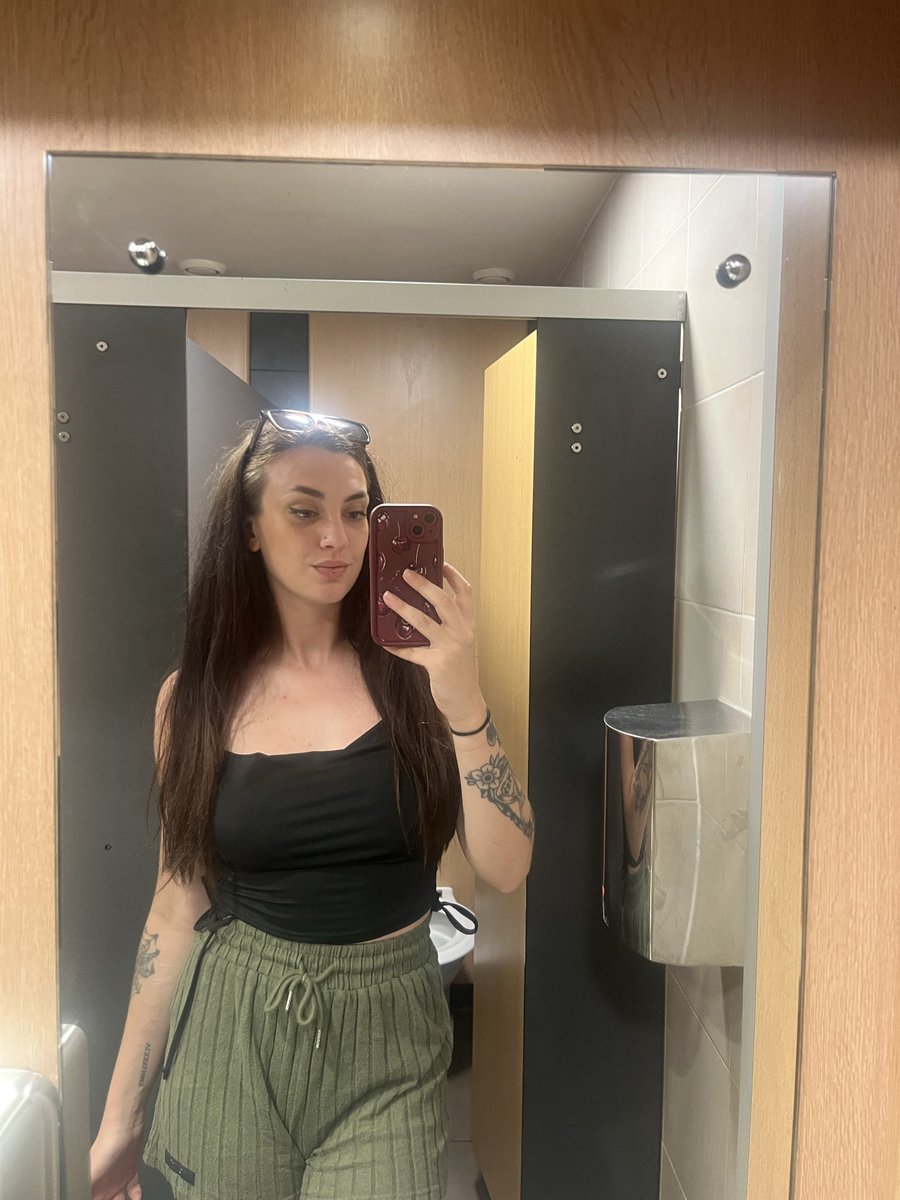 chendrick156's tweet photo. Come find me babes https://t.co/2XgYIAYevl #onlyfans #queen #honey #paypig https://t.co/lHraAoT4R6