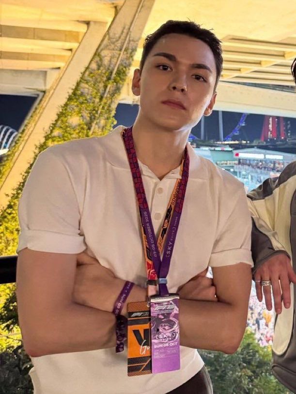 chweposts's tweet photo. this photo haunts my mind. he looks so good 🤤 https://t.co/1PeGp7qcCa