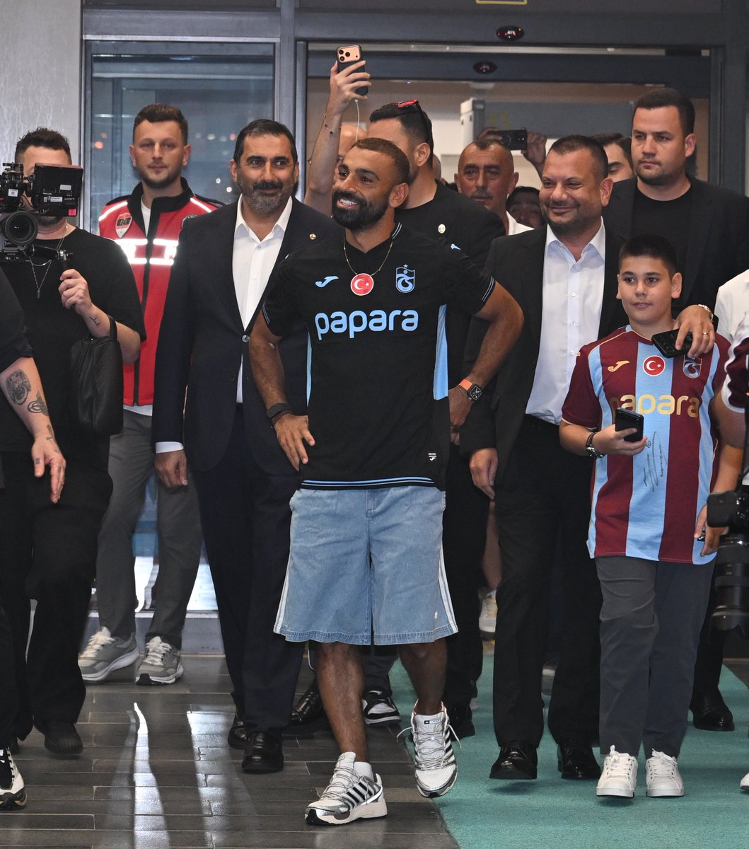 demarkesports's tweet photo. Jamie Carragher: "Salah, bence Serie A'da oynayabilecek kapasitede. Türkiye ise bana göre onun için bir tık düşük bir seviye gibi geliyor. Bence hala prestijli bir kulüpte oynamak isterdi ama maaş talepleri muhtemelen bazı kulüpleri vazgeçirmiş olabilir. Milan, Juventus ya da hangisi olursa... San Siro'da oynamaya, büyük maçlara çıkmaya ve Avrupa'da boy göstermeye devam edebilirdi."