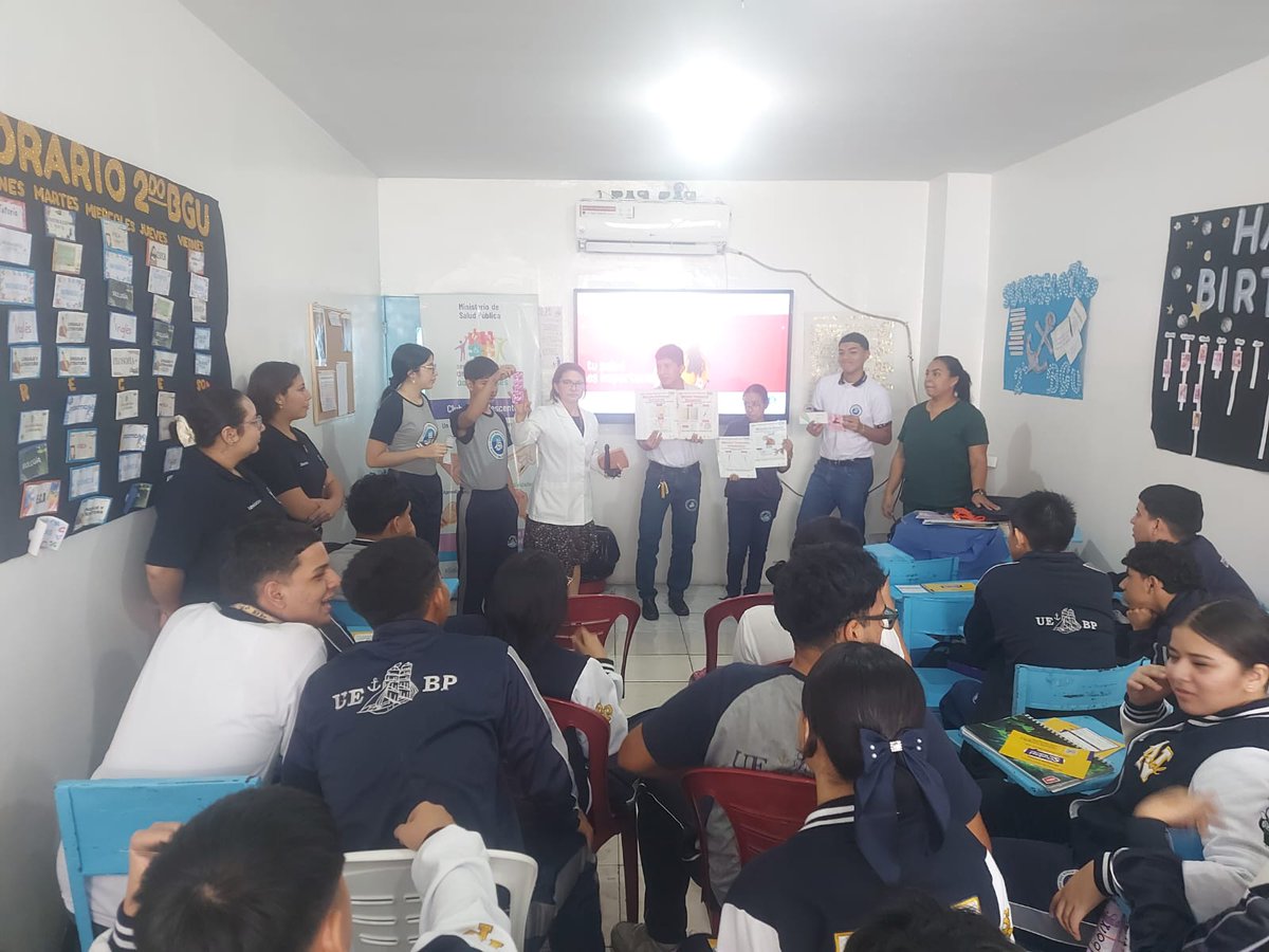 Salud_Guayas's tweet photo. #MSPEnTerritorio | Personal de @Salud_Ec socializa con estudiantes de la unidad educativa #BuquedelPacífico sobre salud sexual y reproductiva, métodos de planificación familiar y medidas de prevención contra la violencia de género. https://t.co/csnwaSEXm3