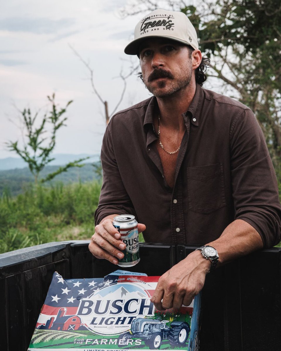 RileyGreen24985's tweet photo. This @buschbeer is for tue farmers 

Enjoy Responsibly 2026 Anheuser-Busch,Busch light Beer,st.Louis, https://t.co/ordpsMOJVg