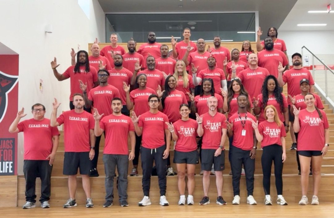 ThaBallCoach's tweet photo. Ready to Be The Standard! Excited to serve our Horn athletes with these great group of coaches! @mesquiteisdATH @THSCAcoaches  #TheTexasWay #JFL🔴⚫️ https://t.co/emes0WxjbS