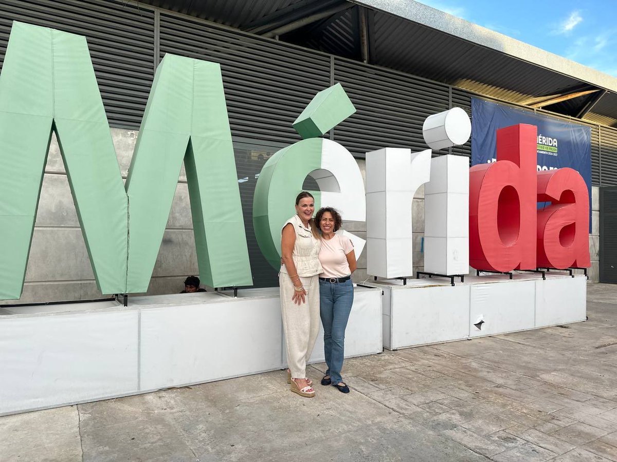 zhazil's tweet photo. Los mercados son el corazón de nuestras comunidades. 💙

Hoy, con un coworking gratuito, damos un paso más para que las y los meridanos tengan un espacio para aprender, trabajar y desarrollar sus ideas.💻

Gracias alcaldesa @CeciliaPatronL por seguir impulsando estos espacios. 🙌🏼 https://t.co/8ROmFb2BMn