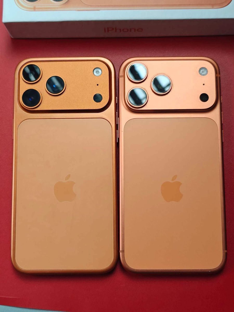 luca_varan's tweet photo. Sur cette photo, il y a un vrai et un faux iPhone 17 Pro Max. 
Où est le faux iPhone 17 Pro Max ? https://t.co/3oFqHOJVG3