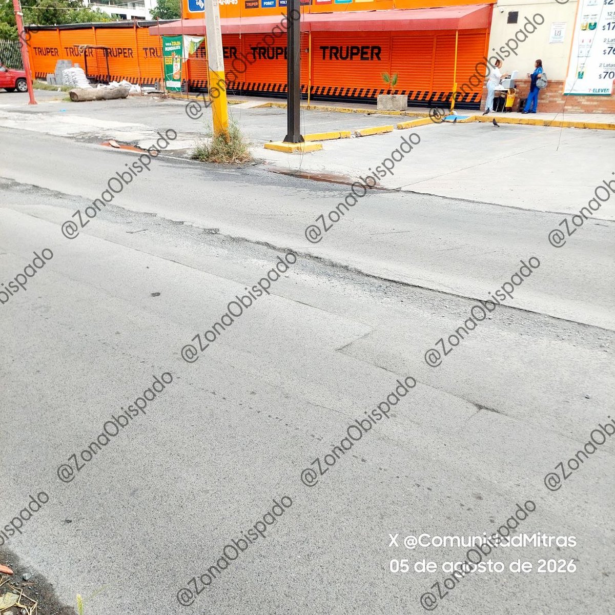 ComunidadMitras's tweet photo. 🚧🛣️#Vialidades #Bache
Zanja Zona Inestable
📍Padre Mier entre Nicolás Bravo y Angela Peralta
Col María Luisa
64060 #Monterrey
@ServPublicosMty
@ObrasPublMTY
📝#ChatBot072 618631
#ComunidadMitras https://t.co/OyzFxDKPSZ